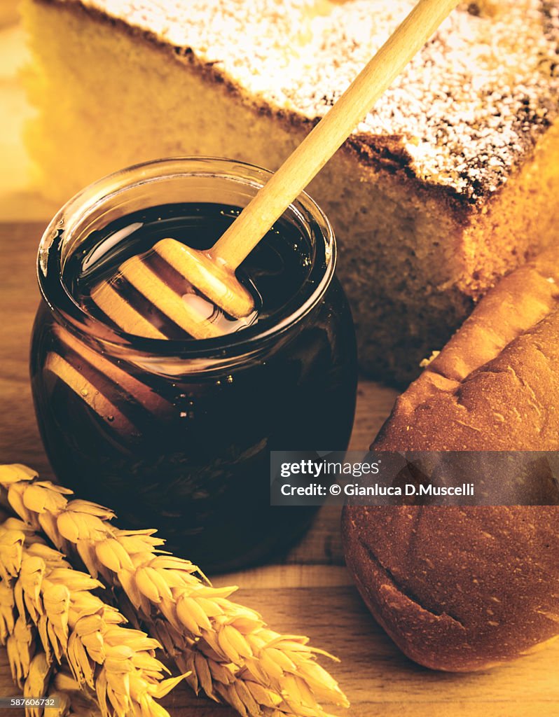 Healthy jar of honey with bakery products