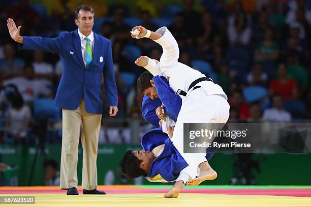 Ivaylo Ivanov of Bulgaria and Seungsu Lee of Korea compete during the Men's -81kg bout on Day 4 of the Rio 2016 Olympic Games at the Carioca Arena 2...