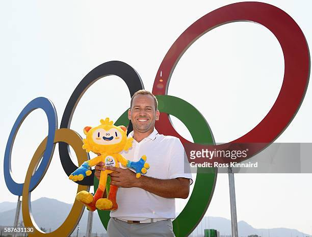 Sergio Garcia of Spain poses with the Olympic rings during a practice round at Olympic Golf Course on August 9, 2016 in Rio de Janeiro, Brazil.