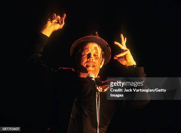 American musician Tom Waits performs at the Beacon Theater, New York, New York, September 23, 1999.