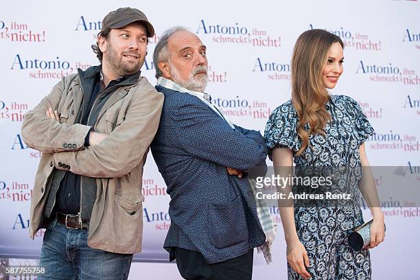 Christian Ulmen, Mina Tander and Alessandro Bressanello attend the premiere of the film 'Antonio, ihm schmeckt's nicht' on August 9, 2016 in...
