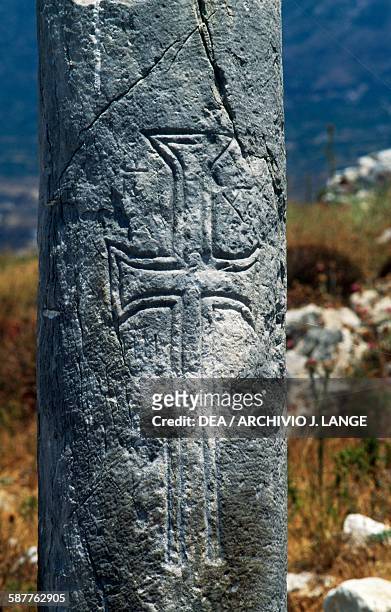 Column decorated with a cross, basilica of Tigani, Cape Cavo Grosso, Mani Peninsula, Greece. Byzantine civilisation, 6h-7th century AD. Detail.