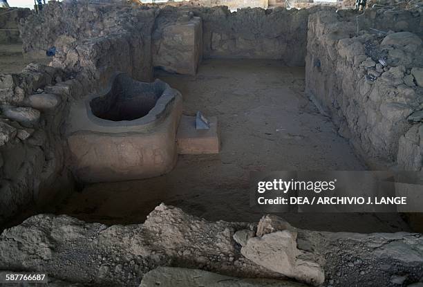 Bathtube in the Queen's Megaron, Palace of Nestor, ancient town of Pylos, Messinia, Greece. Mycenaean civilisation, 13th century BC.