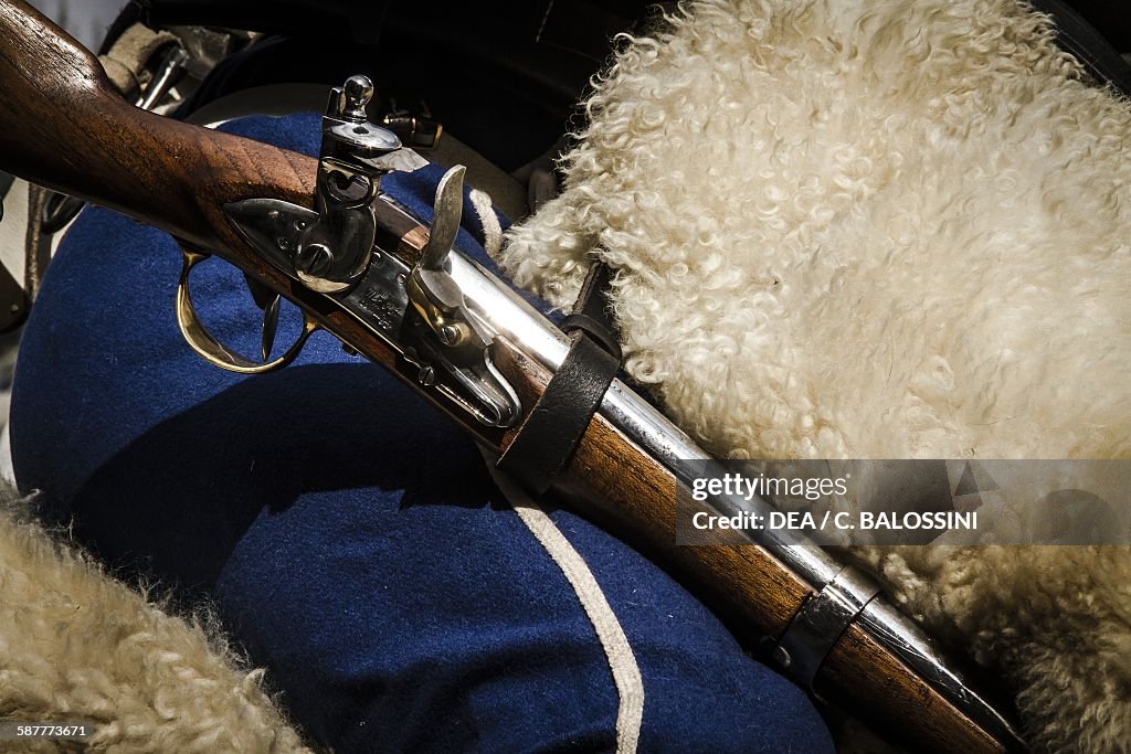 Muzzle-loading flintlock rifle issued to the hussars of the French ...