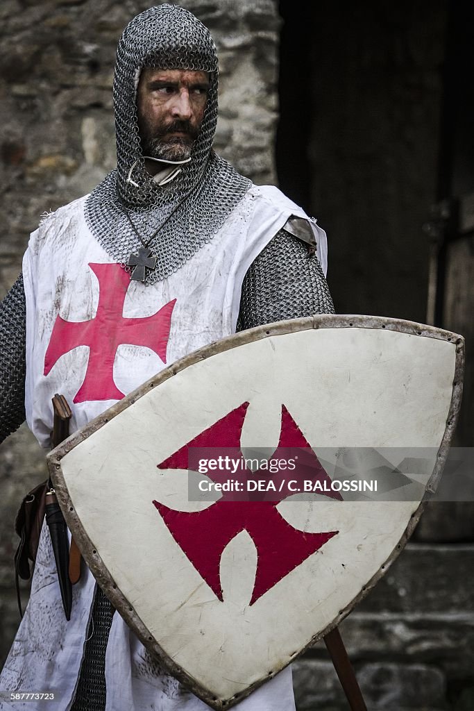 Templar knight with sword, shield and chain mail, 13th century. News  Photo - Getty Images