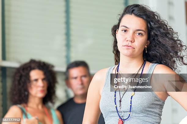 upset with their daughter - geestelijke mishandeling stockfoto's en -beelden