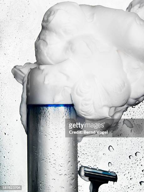 shaving cream and razor - shaving cream stock-fotos und bilder