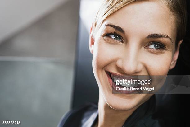 happy smiling woman - white teeth stock-fotos und bilder