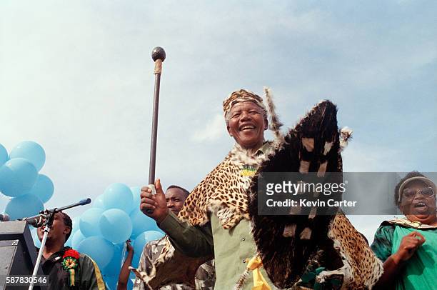 rester Tage med Fjendtlig 123 Nelson Mandela In Traditional Attire Stock Photos, High-Res Pictures,  and Images - Getty Images