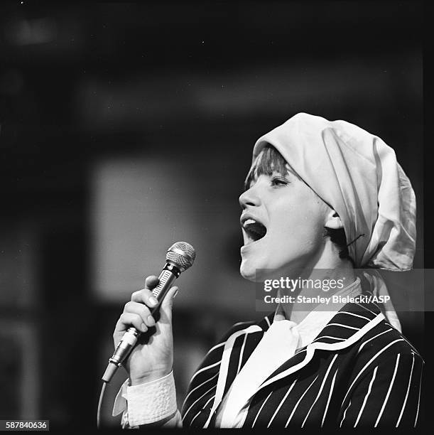 Kiki Dee performs during rehearsals for TV show Ready Steady Go, Wembley Studios, London, 1965.