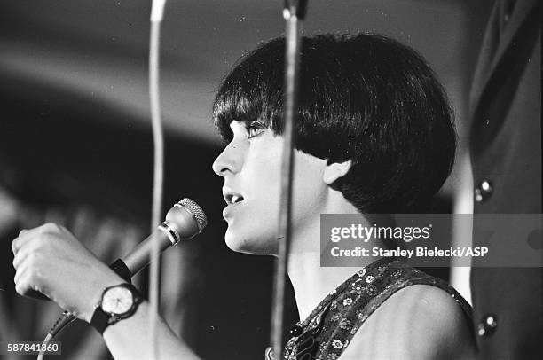 Julie Driscoll of Steampacket performs on stage at the National Jazz and Blues Festival, Richmond, United Kingdom, 8th August 1965.