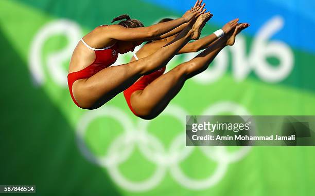 Paola Espinosa and Alejandra Orozco of Mexico compete in the WomenÕs Diving Synchronised 10m Platform Final on Day 4 of the Rio 2016 Olympic Games at...