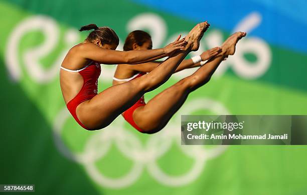 Paola Espinosa and Alejandra Orozco of Mexico compete in the WomenÕs Diving Synchronised 10m Platform Final on Day 4 of the Rio 2016 Olympic Games at...