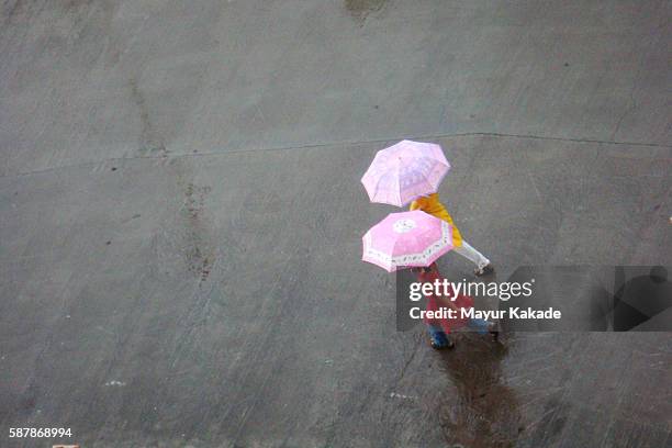 rainy day in mumbai - india rain stock pictures, royalty-free photos & images