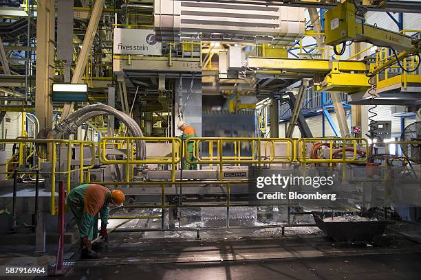 Hot Galvanizing Hot Dip Galvanizing Photos and Premium High Res Pictures - Getty Images