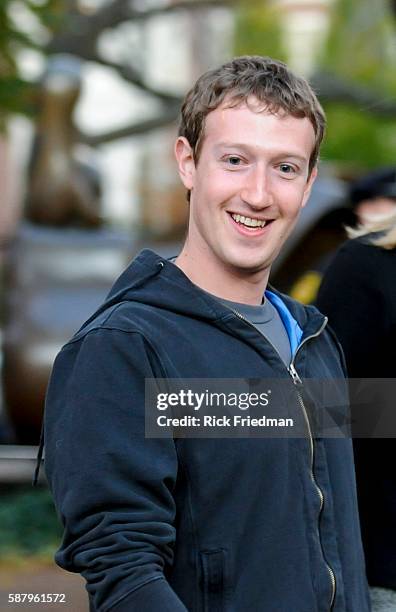 Facebook Founding 84 Mark Zuckerberg 2004 Stock Photos, High-Res Pictures, and Images ...