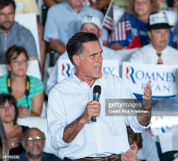 Mitt Romney Rally 100 Holman Stadium (Nashua) Photos & High Res Pictures - Getty Images