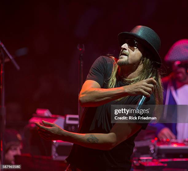 Kid Rock performing at Republican presidential candidate Mitt Romney's election eve campaign rally in Manchester, NH on November 5, 2012.