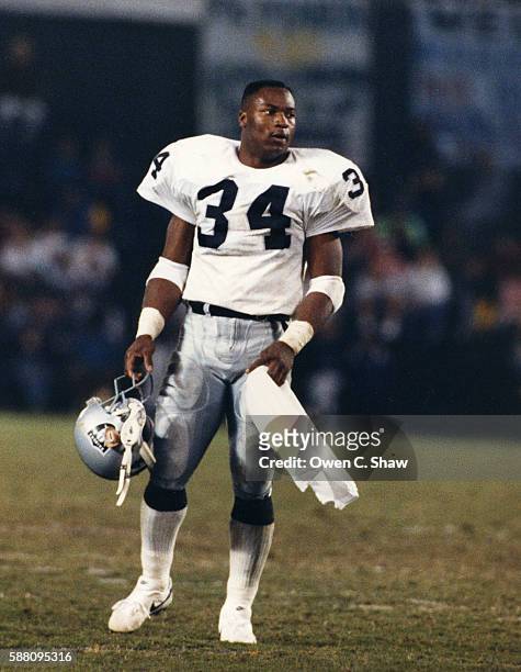 Bo Jackson of the Los Angeles Raiders circa 1986 against the san Diego Chargers at Jack Murphy Stadium in San Diego, California.