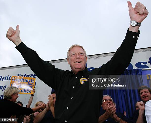 democratic-presidential-hopeful-richard-gephardt-after-receiving-the-endorsement-of-the.jpg