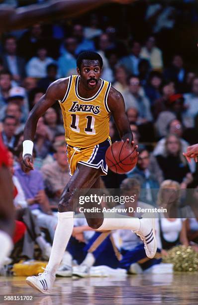 Bob McAdoo of the Los Angeles Lakers hanldes the ball during a game circa 1985 at The Forum in Los Angeles, California. NOTE TO USER: User expressly...