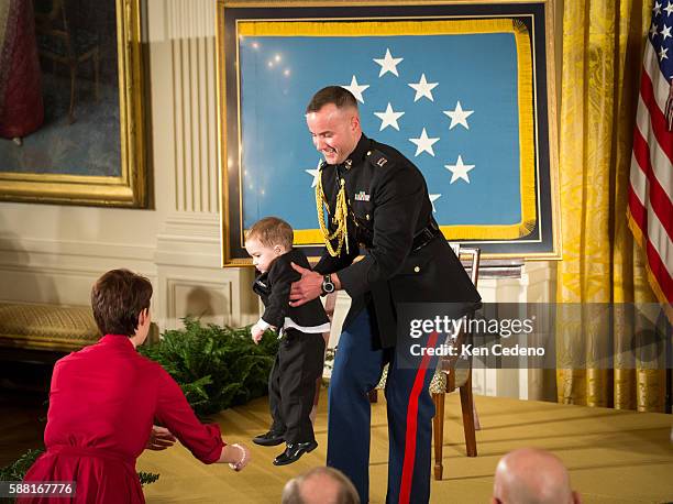 Ssg Raker Colin 17 Colin Romesha Stock Photos, High-Res Pictures, and Images - Getty Images