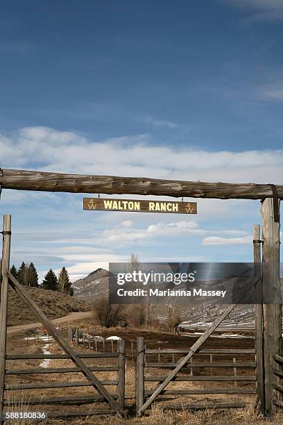 Green Rd Walton Ranch 147 Ranch Entrance Signs Stock Photos, High-Res Pictures, and Images ...