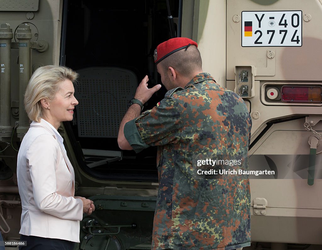 Ursula von der Leyen visited NBC defense battalion in Bruchsal.