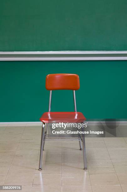 empty red chair by chalkboard - linoleum stock-fotos und bilder