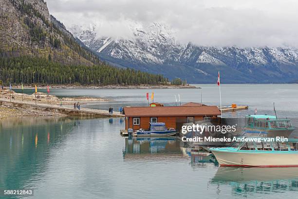 lake minnewanka, banff national park - mieneke andeweg stock pictures, royalty-free photos & images