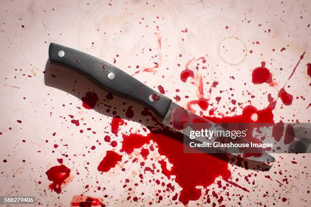 knife with splattered blood - bloody knife stockfoto's en -beelden