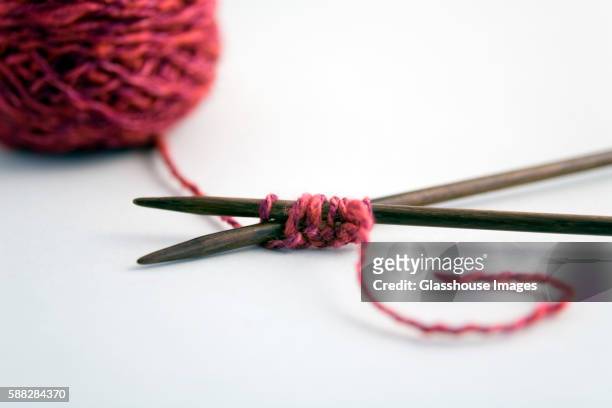 ball of yarn and knitting needles - knitting needles stock-fotos und bilder