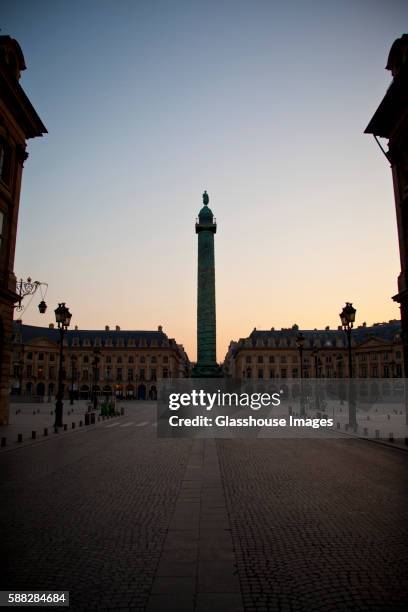 place vendome at dawn, paris, france - place vendome photos et images de collection