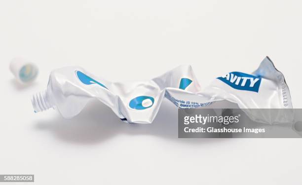 used tube of toothpaste - quetschen stock-fotos und bilder