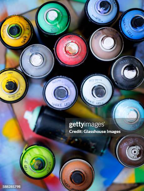 spray paint cans - sprayer graffiti stock-fotos und bilder