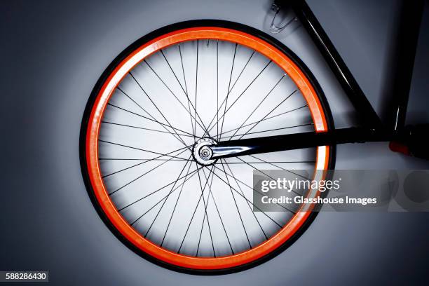 bicycle tire - bicycle tire stockfoto's en -beelden