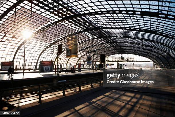 central station, berlin, germany - central berlin 個照片及圖片檔