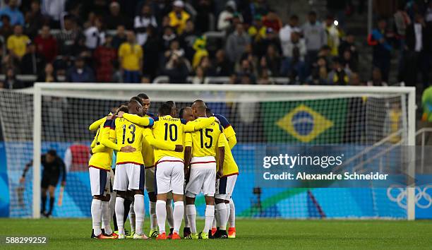 Players of Colombia concentrate before the match between Colombia and Nigeria mens football for the Olympic Games Rio 2016 at Arena Corinthians on...