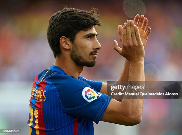 Andre Gomes of FC Barcelona waves during the team official presentation ahead of the Joan Gamper trophy match between FC Barcelona and UC Sampdoria...