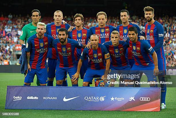 The FC Barcelona team pose prior to the Joan Gamper trophy match between FC Barcelona and UC Sampdoria at Camp Nou on August 10, 2016 in Barcelona,...