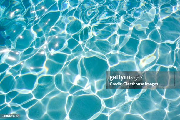 sunlight reflection in pool water - swimming pool photos et images de collection