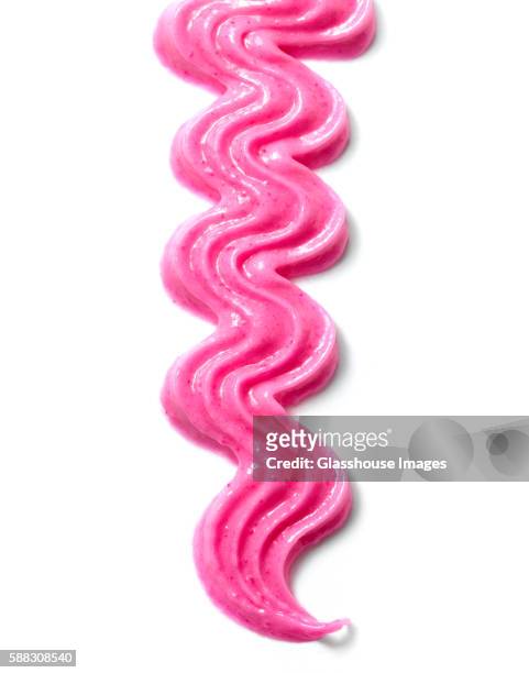 swirl of pink frosting - alcorza fotografías e imágenes de stock