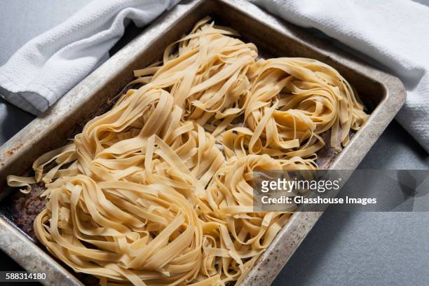 uncooked linguine pasta in pan - linguine ストックフォトと画像