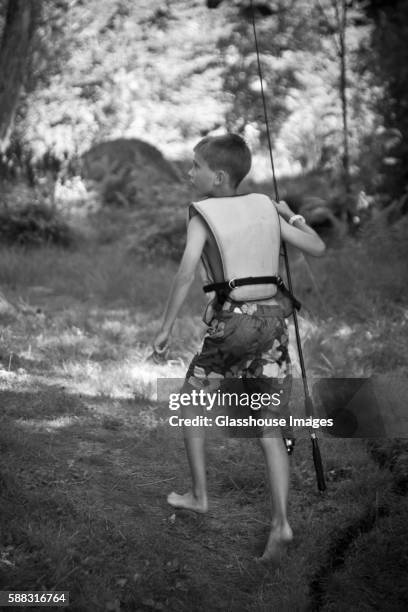 young boy with fishing rod, rear view - oquossoc - fotografias e filmes do acervo