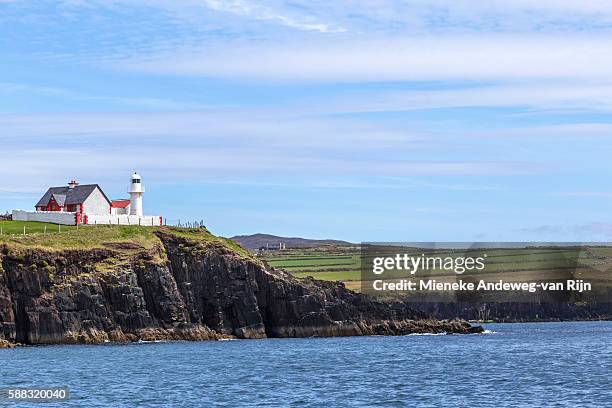 lighthouse of dingle, viewed from dingle bay, dingle peninsula, county kerry, republic of ireland - mieneke andeweg stock pictures, royalty-free photos & images