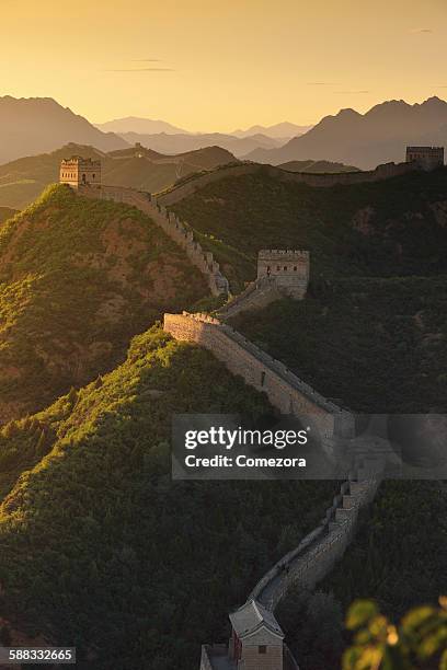 the great wall at sunset - chinesische mauer stock-fotos und bilder