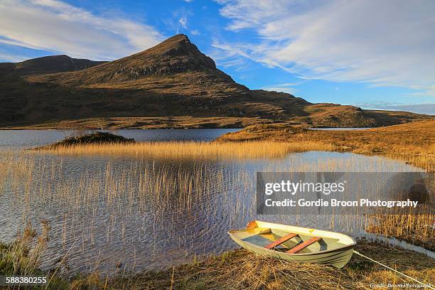 loch lurgainn - sutherland scotland stockfoto's en -beelden