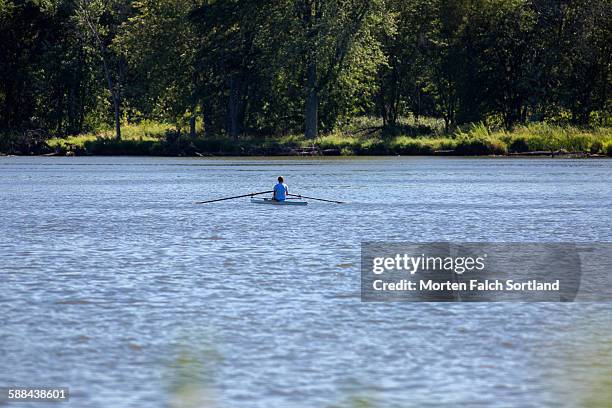 paddling alone - saint charles missouri stock pictures, royalty-free photos & images