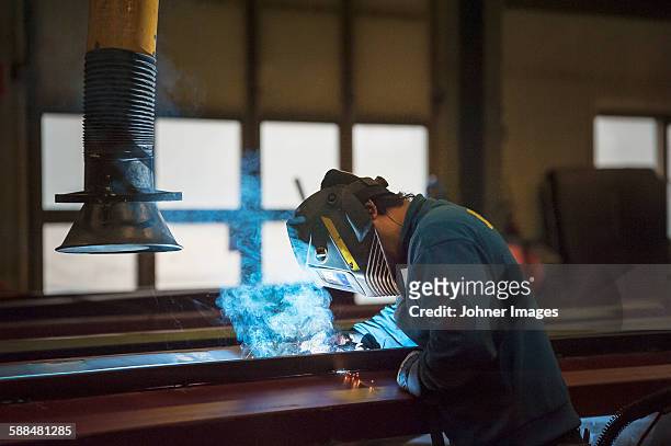 man welding - last day stockfoto's en -beelden