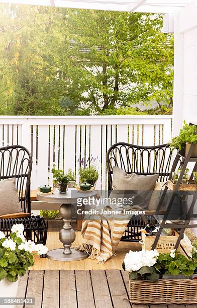 chairs on terrace - balkon blumen stock-fotos und bilder